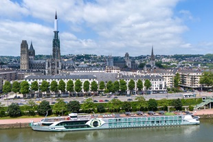 Rendezvous on the Seine